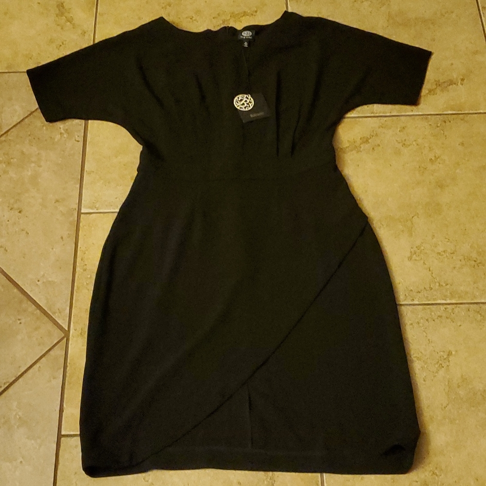 Bobeau Doloman Dress with tulip hem